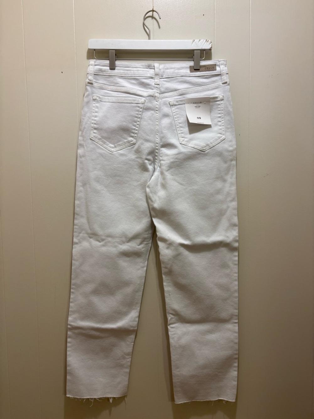 Cello White Flare High-Rise Jeans Raw Hem New with Tags  Size 9 - Picture 7 of 7